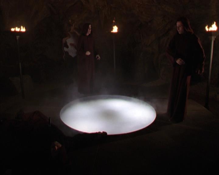 Charmed-Online-dot-net_307PowerOutage2347.jpg