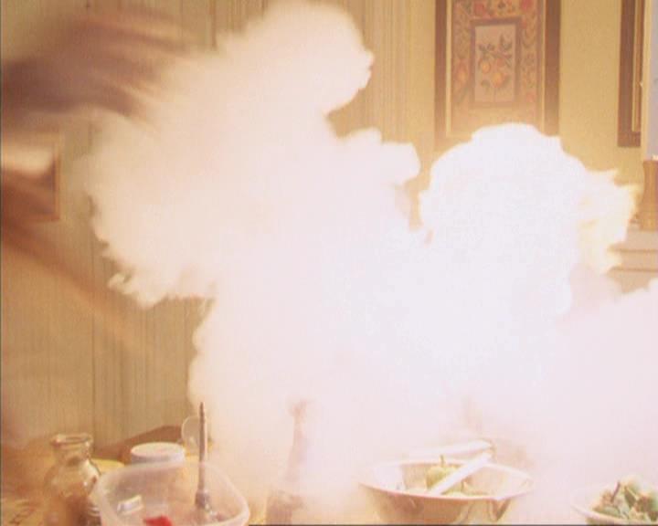 Charmed-Online-dot-net_309SleuthingWithTheEnemy0108.jpg
