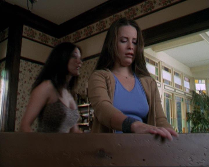 Charmed-Online-dot-net_309SleuthingWithTheEnemy0512.jpg Charmed-Online-dot-net_309SleuthingWithTheEnemy0512.jpg