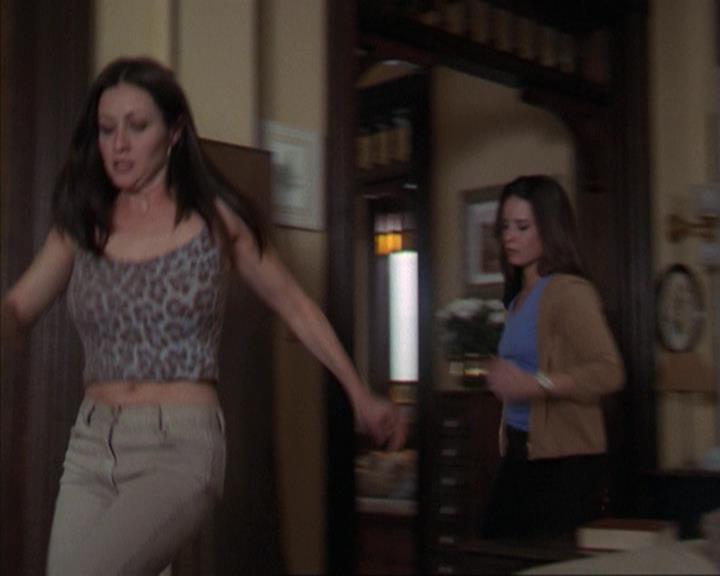 Charmed-Online-dot-net_309SleuthingWithTheEnemy0603.jpg Charmed-Online-dot-net_309SleuthingWithTheEnemy0603.jpg