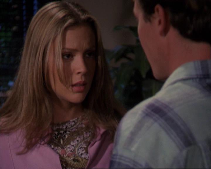 Charmed-Online-dot-net_309SleuthingWithTheEnemy1425.jpg Charmed-Online-dot-net_309SleuthingWithTheEnemy1425.jpg