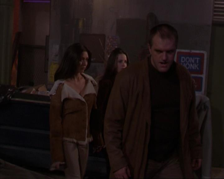 Charmed-Online-dot-net_309SleuthingWithTheEnemy1529.jpg Charmed-Online-dot-net_309SleuthingWithTheEnemy1529.jpg