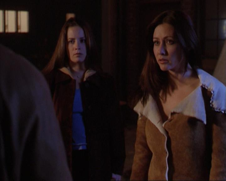Charmed-Online-dot-net_309SleuthingWithTheEnemy1603.jpg