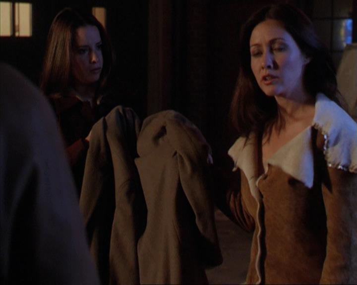 Charmed-Online-dot-net_309SleuthingWithTheEnemy1629.jpg