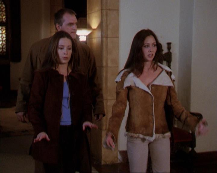 Charmed-Online-dot-net_309SleuthingWithTheEnemy1750.jpg Charmed-Online-dot-net_309SleuthingWithTheEnemy1750.jpg