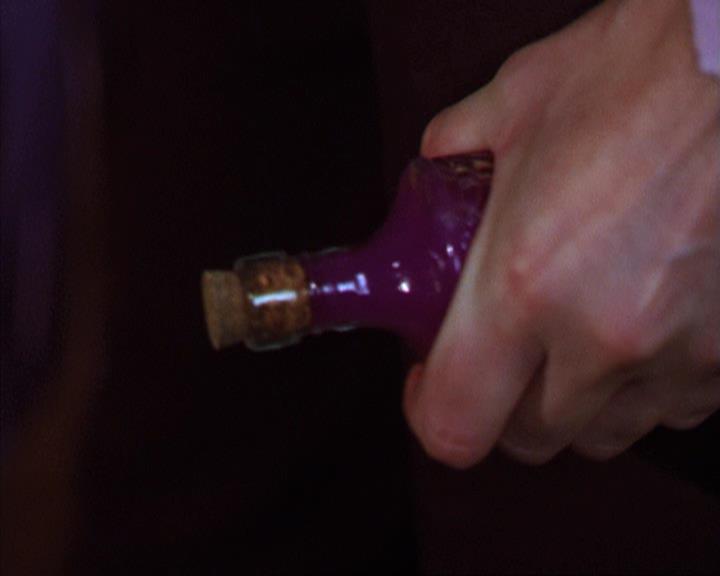 Charmed-Online-dot-net_309SleuthingWithTheEnemy1789.jpg Charmed-Online-dot-net_309SleuthingWithTheEnemy1789.jpg