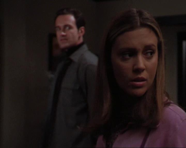 Charmed-Online-dot-net_309SleuthingWithTheEnemy1791.jpg Charmed-Online-dot-net_309SleuthingWithTheEnemy1791.jpg