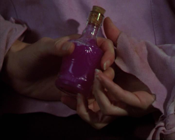 Charmed-Online-dot-net_309SleuthingWithTheEnemy1802.jpg Charmed-Online-dot-net_309SleuthingWithTheEnemy1802.jpg