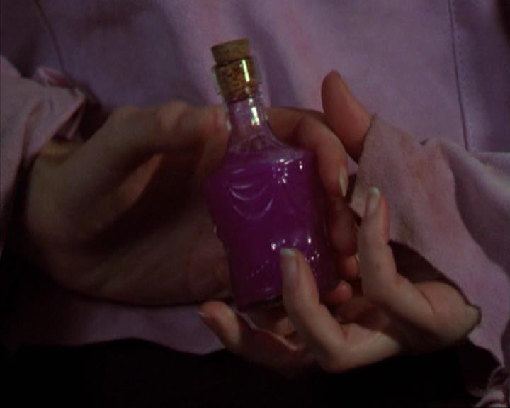 Charmed-Online-dot-net_309SleuthingWithTheEnemy1803.jpg Charmed-Online-dot-net_309SleuthingWithTheEnemy1803.jpg