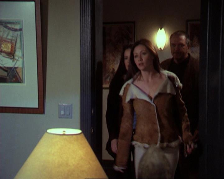 Charmed-Online-dot-net_309SleuthingWithTheEnemy1826.jpg Charmed-Online-dot-net_309SleuthingWithTheEnemy1826.jpg