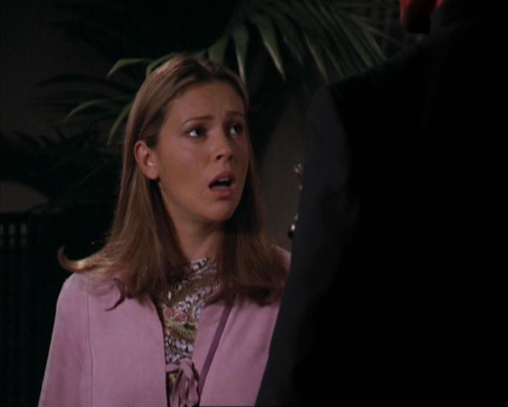 Charmed-Online-dot-net_309SleuthingWithTheEnemy1831.jpg Charmed-Online-dot-net_309SleuthingWithTheEnemy1831.jpg