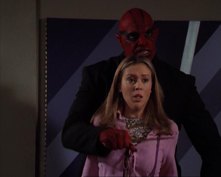 Charmed-Online-dot-net_309SleuthingWithTheEnemy1834.jpg Charmed-Online-dot-net_309SleuthingWithTheEnemy1834.jpg