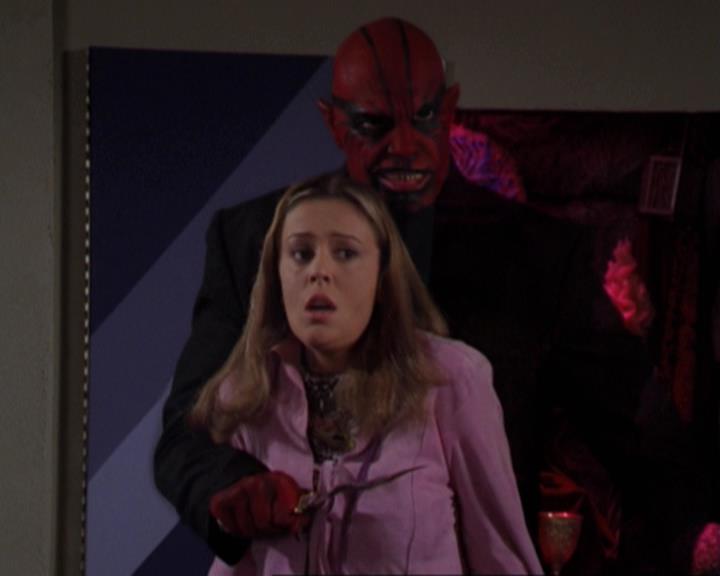 Charmed-Online-dot-net_309SleuthingWithTheEnemy1839.jpg