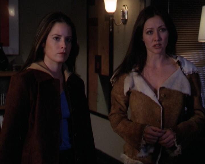 Charmed-Online-dot-net_309SleuthingWithTheEnemy1851.jpg Charmed-Online-dot-net_309SleuthingWithTheEnemy1851.jpg