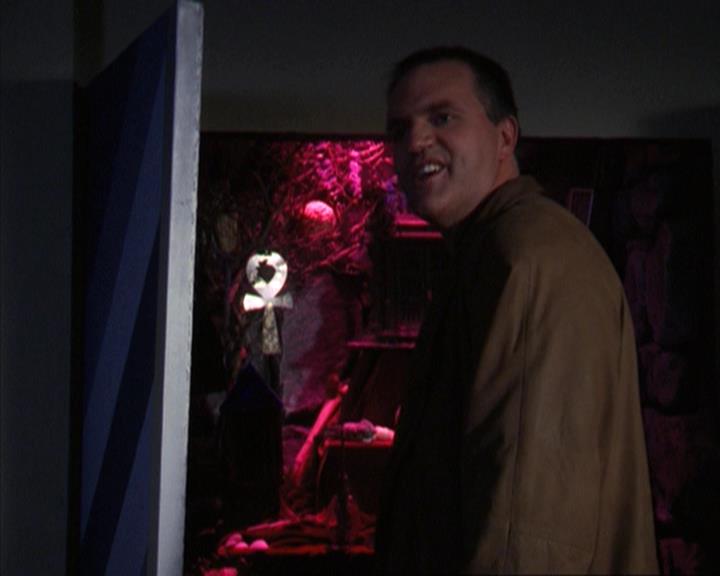 Charmed-Online-dot-net_309SleuthingWithTheEnemy1879.jpg Charmed-Online-dot-net_309SleuthingWithTheEnemy1879.jpg