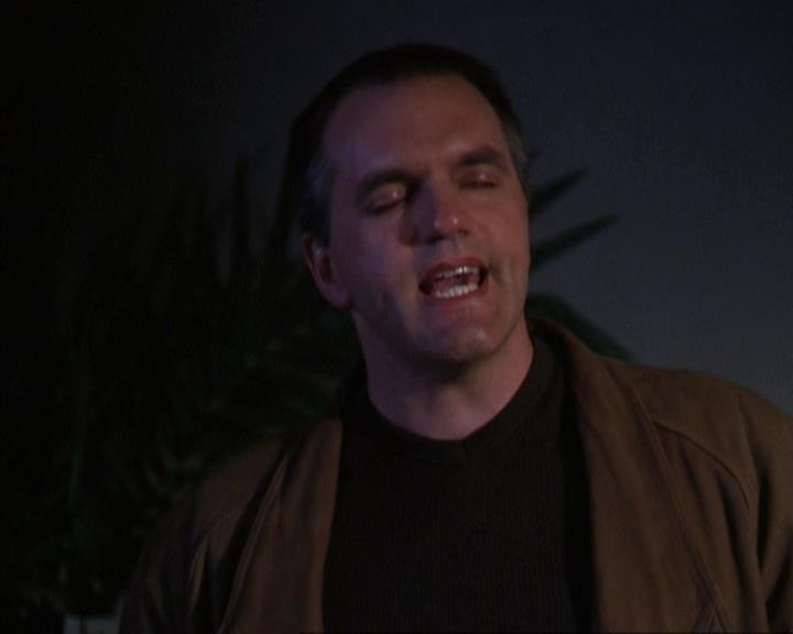 Charmed-Online-dot-net_309SleuthingWithTheEnemy1899.jpg Charmed-Online-dot-net_309SleuthingWithTheEnemy1899.jpg