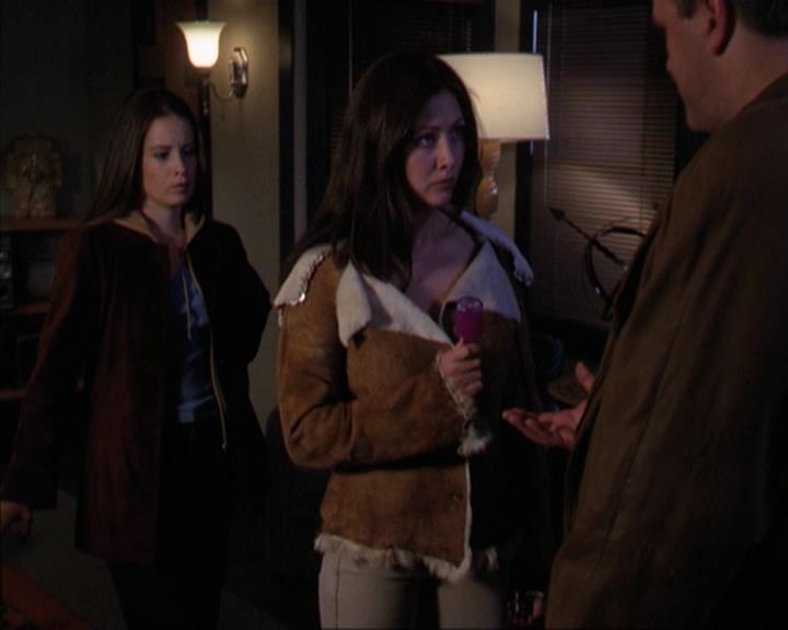 Charmed-Online-dot-net_309SleuthingWithTheEnemy1923.jpg Charmed-Online-dot-net_309SleuthingWithTheEnemy1923.jpg