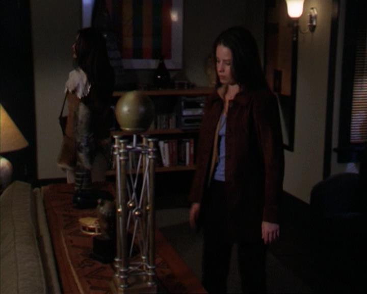 Charmed-Online-dot-net_309SleuthingWithTheEnemy1934.jpg