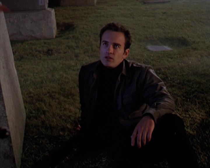 Charmed-Online-dot-net_309SleuthingWithTheEnemy1962.jpg Charmed-Online-dot-net_309SleuthingWithTheEnemy1962.jpg