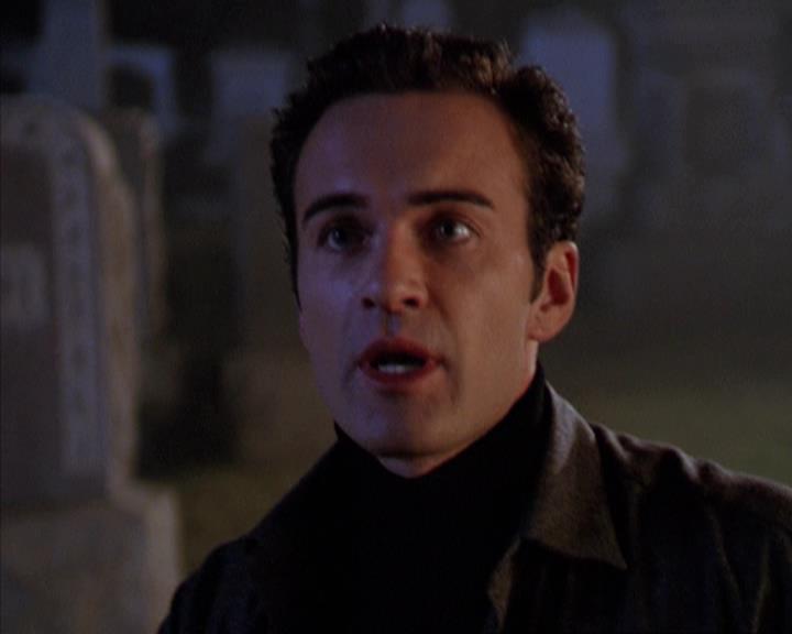 Charmed-Online-dot-net_309SleuthingWithTheEnemy2000.jpg Charmed-Online-dot-net_309SleuthingWithTheEnemy2000.jpg