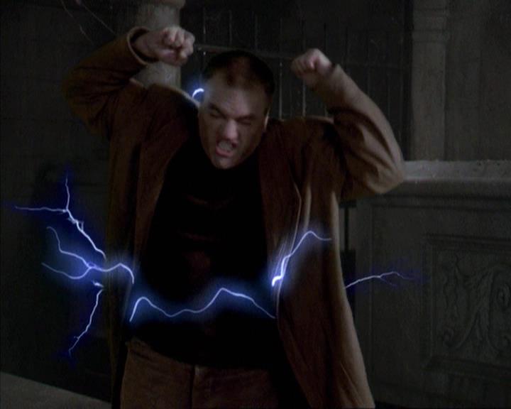 Charmed-Online-dot-net_309SleuthingWithTheEnemy2167.jpg Charmed-Online-dot-net_309SleuthingWithTheEnemy2167.jpg