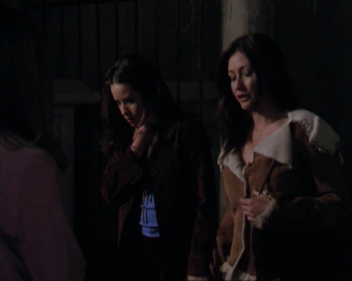 Charmed-Online-dot-net_309SleuthingWithTheEnemy2287.jpg Charmed-Online-dot-net_309SleuthingWithTheEnemy2287.jpg