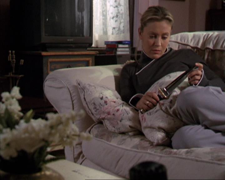 Charmed-Online-dot-net_309SleuthingWithTheEnemy2307.jpg Charmed-Online-dot-net_309SleuthingWithTheEnemy2307.jpg