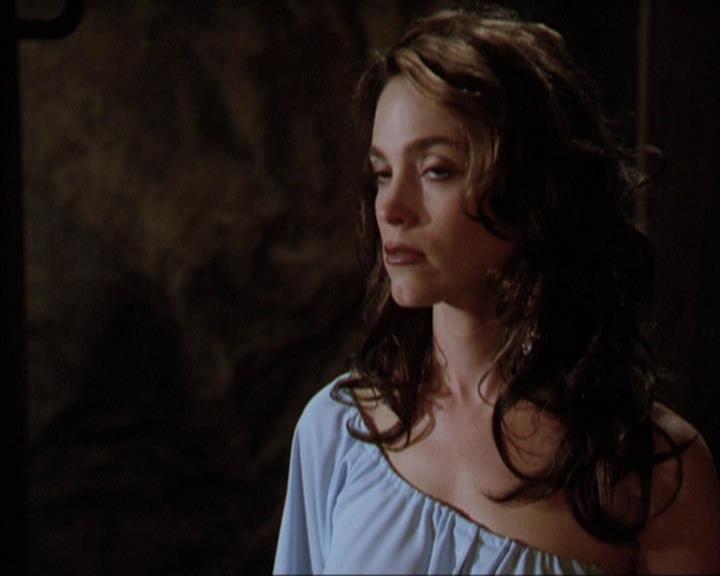 Charmed-Online-dot-309CoyotePiper0189.jpg