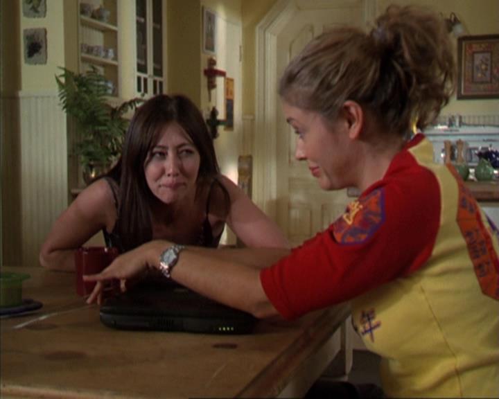 Charmed-Online-dot-310WeAllScreamForIceCream0331.jpg