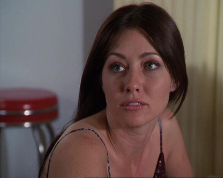 Charmed-Online-dot-310WeAllScreamForIceCream0335.jpg