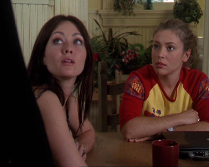 Charmed-Online-dot-310WeAllScreamForIceCream0343.jpg