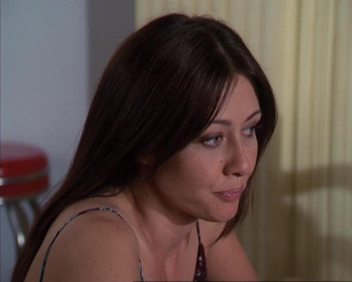 Charmed-Online-dot-310WeAllScreamForIceCream0364.jpg