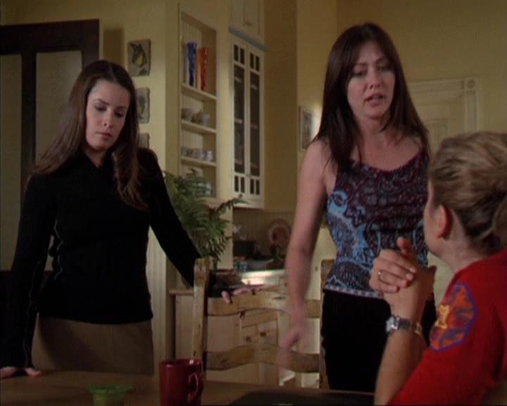 Charmed-Online-dot-310WeAllScreamForIceCream0388.jpg
