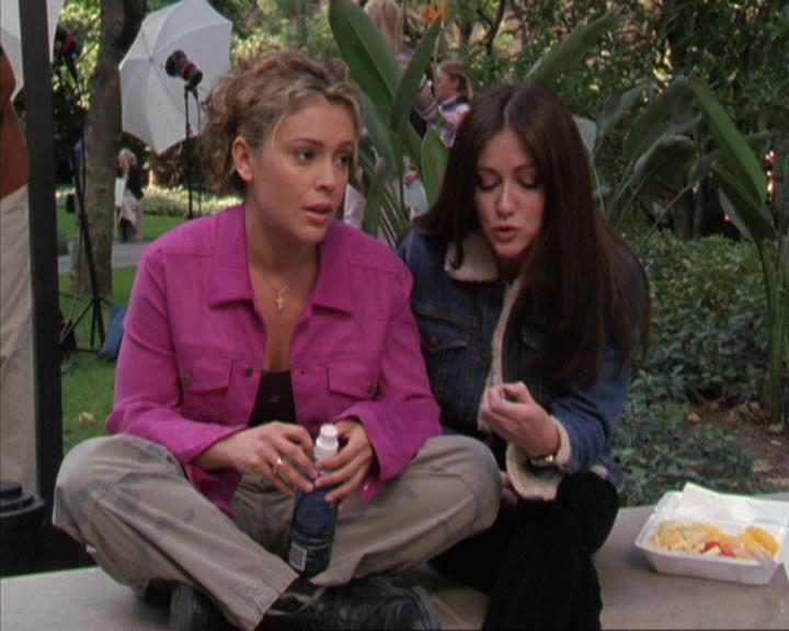 Charmed-Online-dot-310WeAllScreamForIceCream0553.jpg