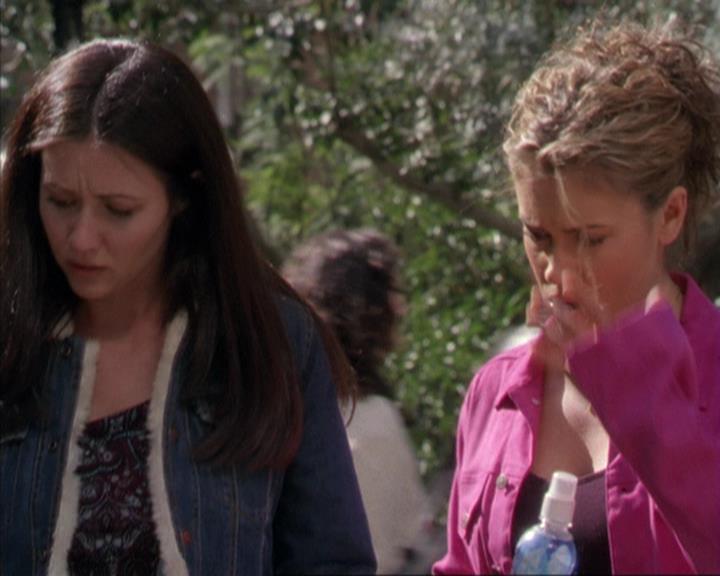 Charmed-Online-dot-310WeAllScreamForIceCream0592.jpg