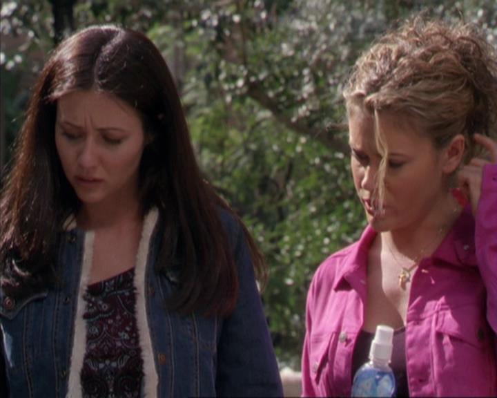 Charmed-Online-dot-310WeAllScreamForIceCream0593.jpg