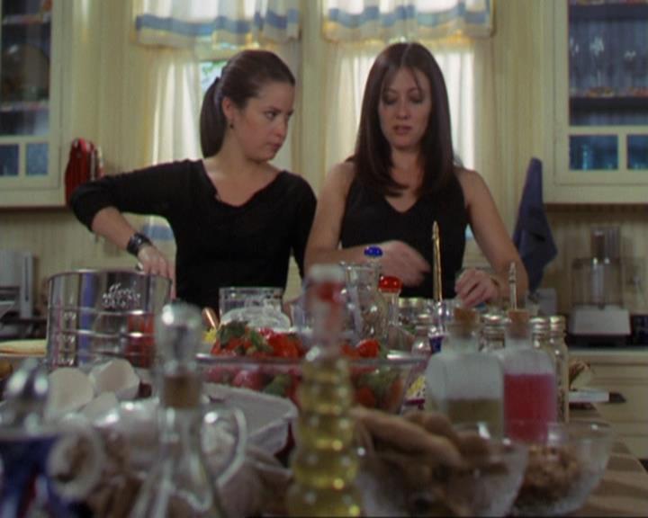 Charmed-Online-dot-311BlindedByTheWhitelighter0001.jpg Charmed-Online-dot-311BlindedByTheWhitelighter0001.jpg