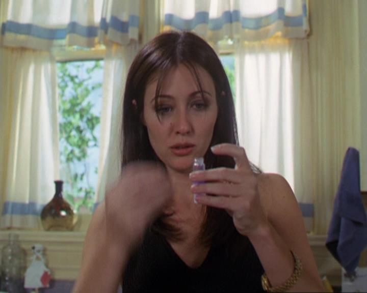 Charmed-Online-dot-311BlindedByTheWhitelighter0032.jpg Charmed-Online-dot-311BlindedByTheWhitelighter0032.jpg