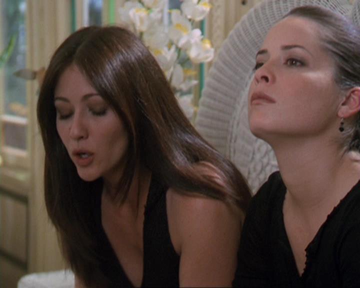 Charmed-Online-dot-311BlindedByTheWhitelighter0603.jpg