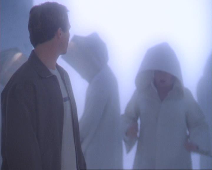 Charmed-Online-dot-311BlindedByTheWhitelighter1076.jpg