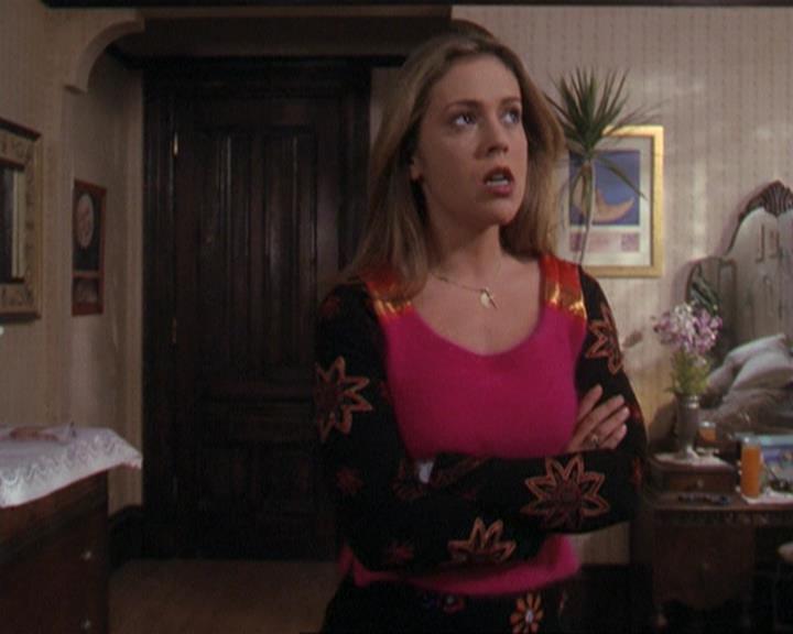 Charmed-Online-dot-311BlindedByTheWhitelighter1168.jpg Charmed-Online-dot-311BlindedByTheWhitelighter1168.jpg