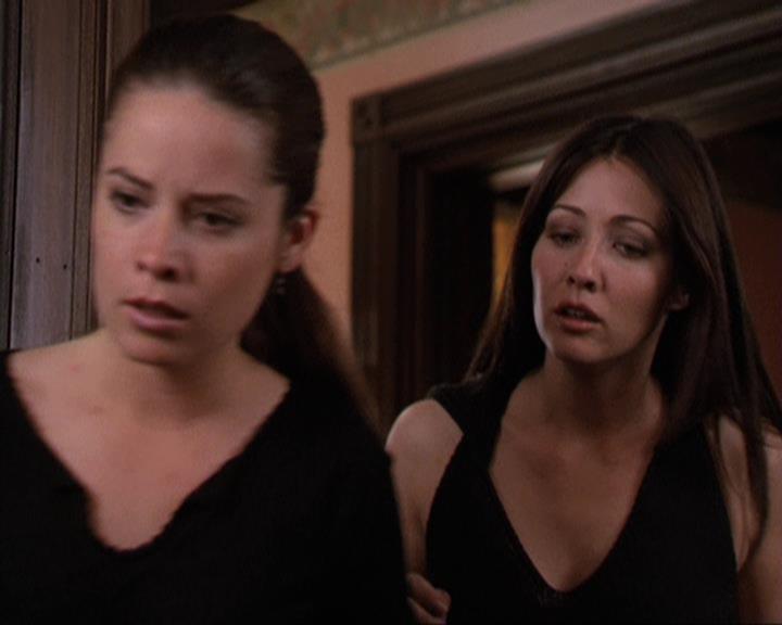 Charmed-Online-dot-311BlindedByTheWhitelighter1301.jpg Charmed-Online-dot-311BlindedByTheWhitelighter1301.jpg