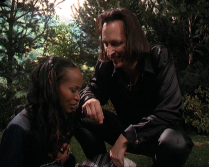 Charmed-Online-dot-311BlindedByTheWhitelighter1323.jpg