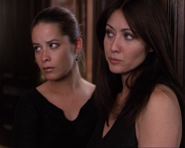 Charmed-Online-dot-311BlindedByTheWhitelighter1375.jpg Charmed-Online-dot-311BlindedByTheWhitelighter1375.jpg