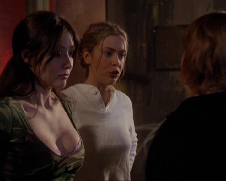 Charmed-Online-dot-311BlindedByTheWhitelighter1636.jpg Charmed-Online-dot-311BlindedByTheWhitelighter1636.jpg