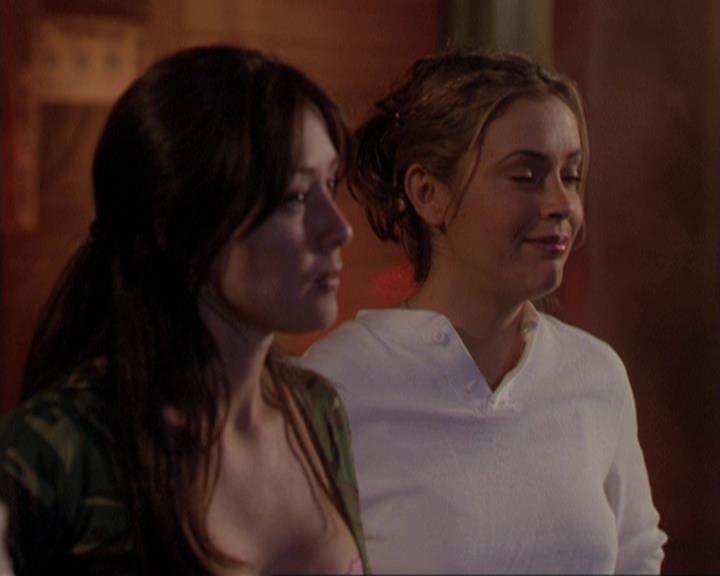 Charmed-Online-dot-311BlindedByTheWhitelighter1692.jpg Charmed-Online-dot-311BlindedByTheWhitelighter1692.jpg