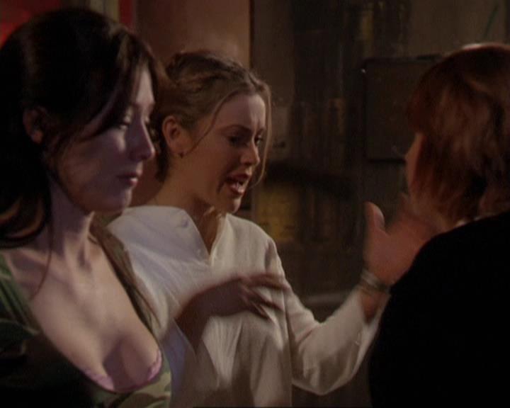 Charmed-Online-dot-311BlindedByTheWhitelighter1710.jpg Charmed-Online-dot-311BlindedByTheWhitelighter1710.jpg