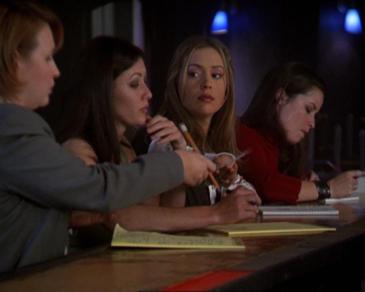 Charmed-Online-dot-311BlindedByTheWhitelighter1792.jpg Charmed-Online-dot-311BlindedByTheWhitelighter1792.jpg