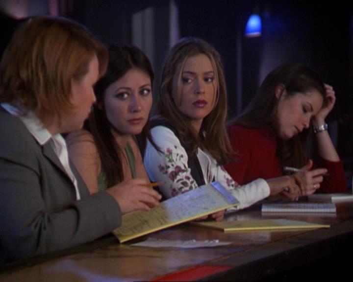 Charmed-Online-dot-311BlindedByTheWhitelighter1819.jpg Charmed-Online-dot-311BlindedByTheWhitelighter1819.jpg