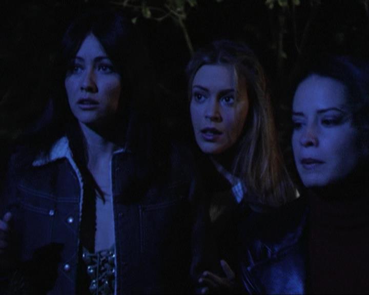 Charmed-Online-dot-311BlindedByTheWhitelighter1869.jpg Charmed-Online-dot-311BlindedByTheWhitelighter1869.jpg